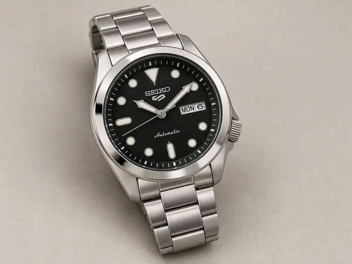 تصویر بازسازیشدهٔ ساعت Seiko 5 Sports SRPE55
